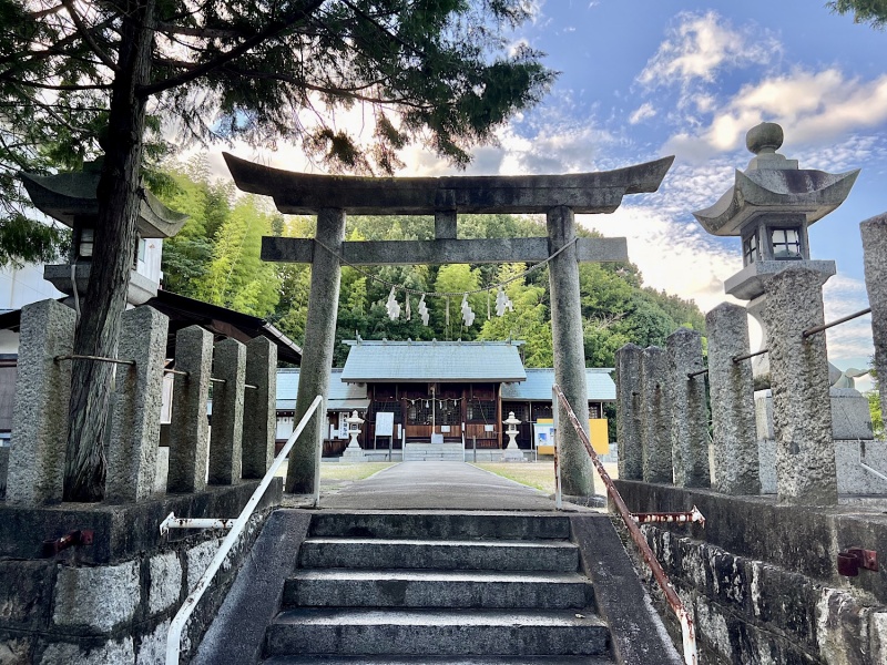 ファイル:岩国護国神社・社殿-004.jpg