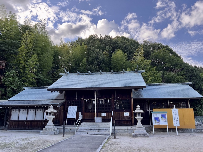 ファイル:岩国護国神社・社殿-006.jpg
