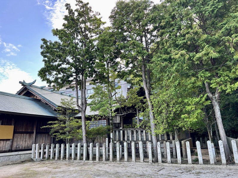 ファイル:岩国護国神社・社殿-010.jpg