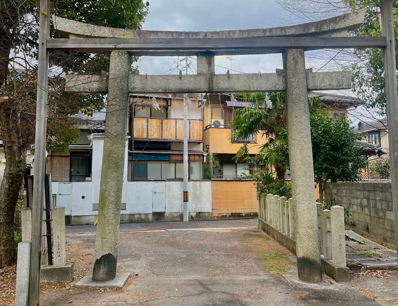 ファイル:左京田中神社・裏参道.jpg