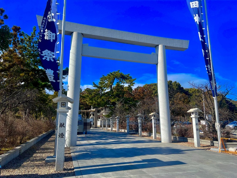ファイル:広田神社・参道3・二の鳥居.jpg