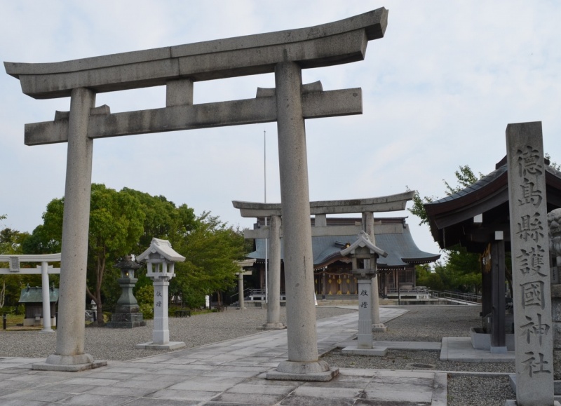 ファイル:徳島県護国神社 (2).jpg