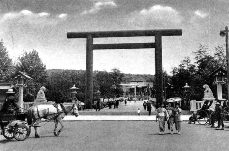 ファイル:新京神社・1942満洲の風姿.jpg