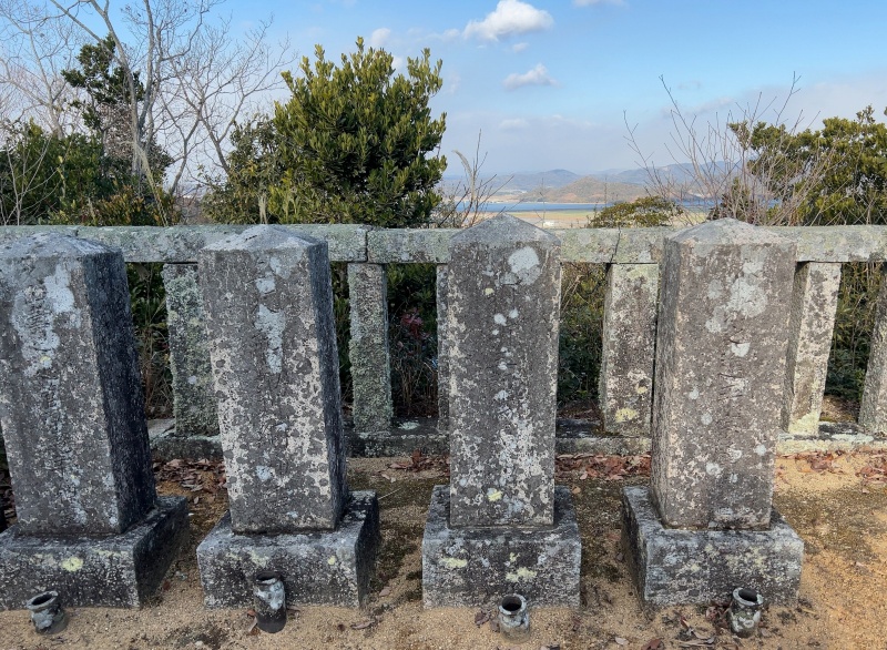 ファイル:朝日山護国神社・招魂墓碑・西側1～4.jpg