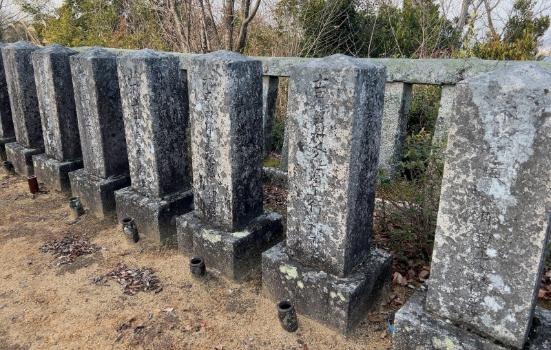 ファイル:朝日山護国神社・招魂墓碑・西側5～11.jpg