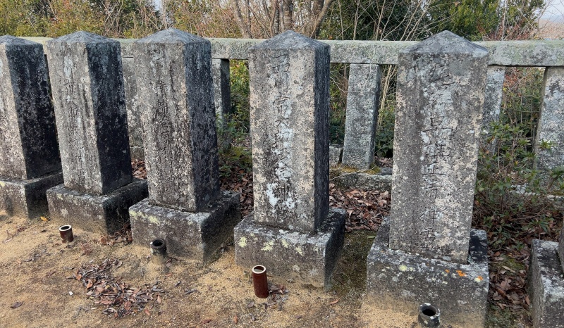 ファイル:朝日山護国神社・招魂墓碑・西側9～12.jpg