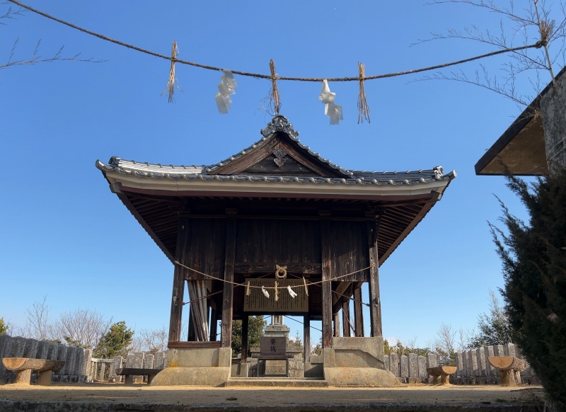ファイル:朝日山護国神社・拝殿 (4).jpg