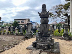 本荘永泉寺・本荘藩主六郷家墓地-09.jpg