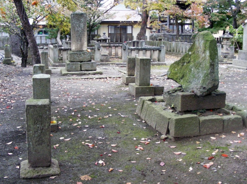 ファイル:東明寺官軍墓地・B岡山藩1.jpg