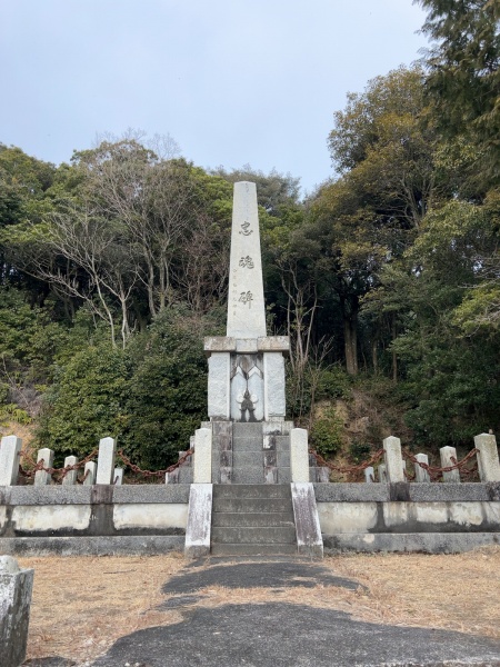 ファイル:栄山神社・忠魂碑 (2).jpg