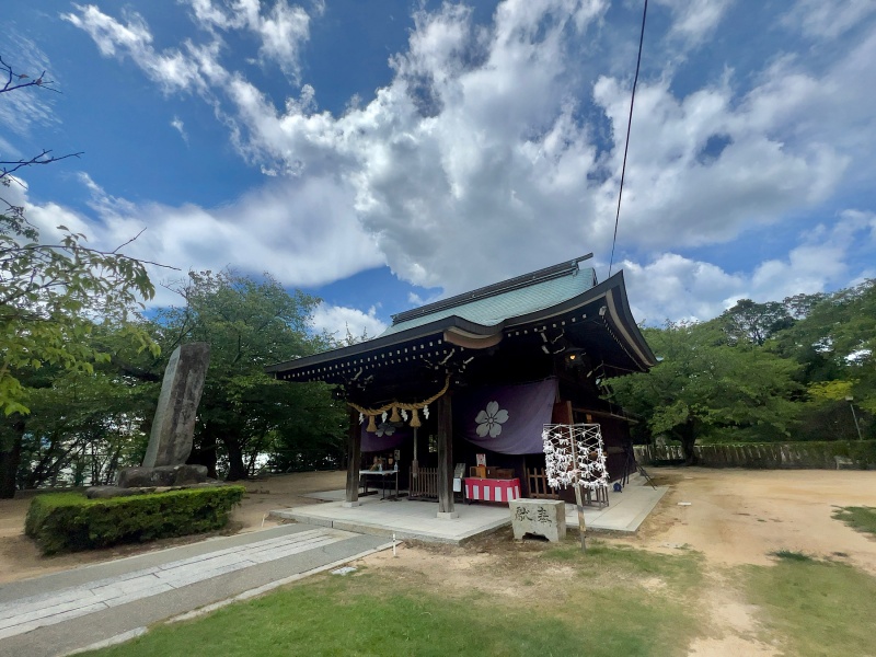 ファイル:桜山招魂社・拝殿-05.jpg