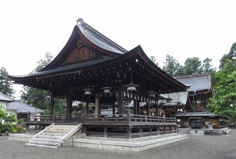 ファイル:沙沙貴神社・拝殿.jpg