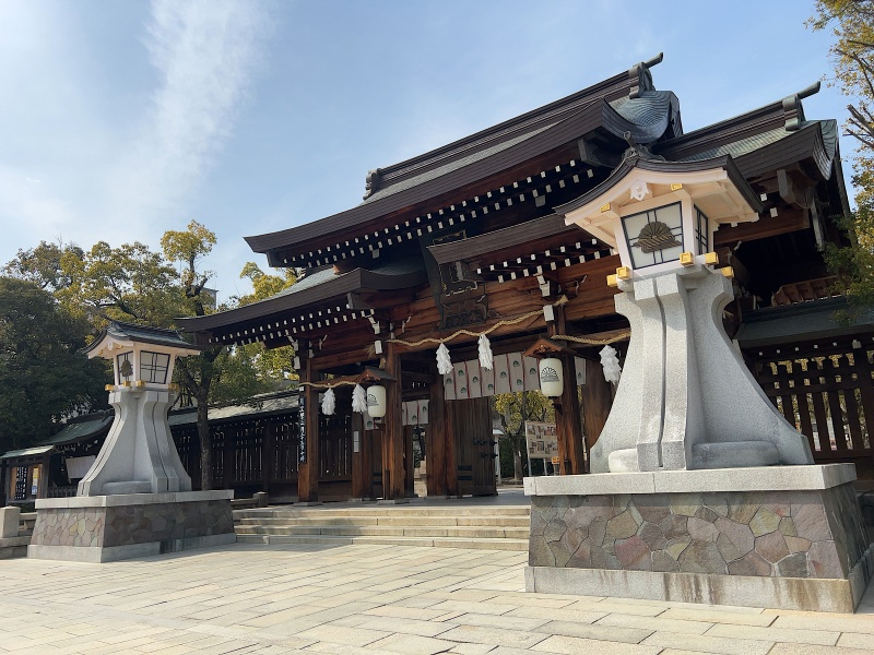 ファイル:湊川神社・神門 (2).JPG