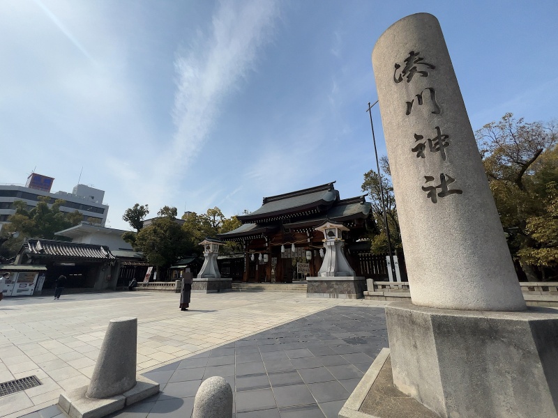 ファイル:湊川神社・神門 (3).JPG