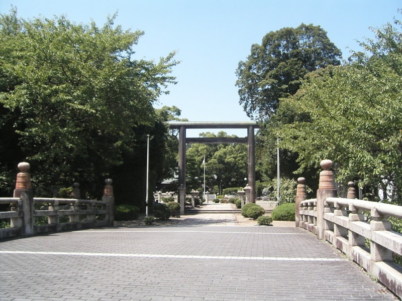 ファイル:滋賀県護国神社 (1).jpg