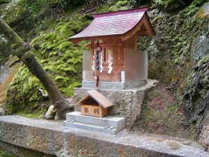 生石神社・石宝殿-06.jpg