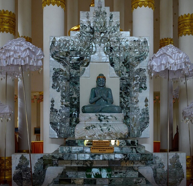 ファイル:白馬寺・ミャンマー式仏殿002.jpg