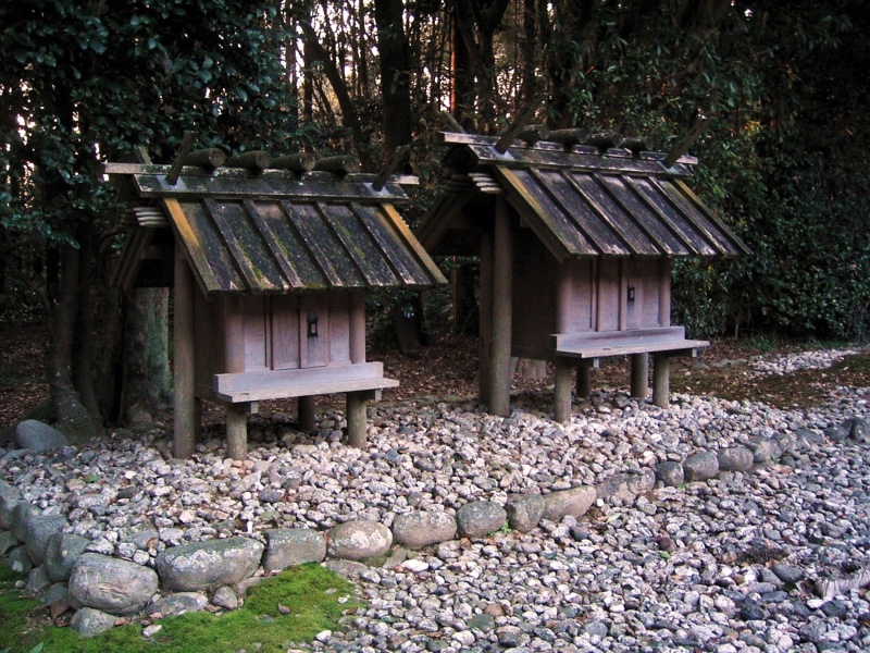 ファイル:神服織機殿神社・末社 (1).jpg