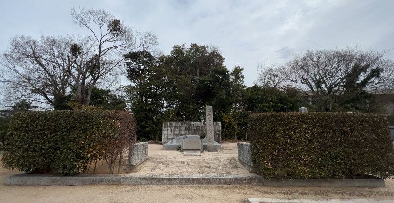 ファイル:神理教・萩尾墓地・二代管長 (4).jpg