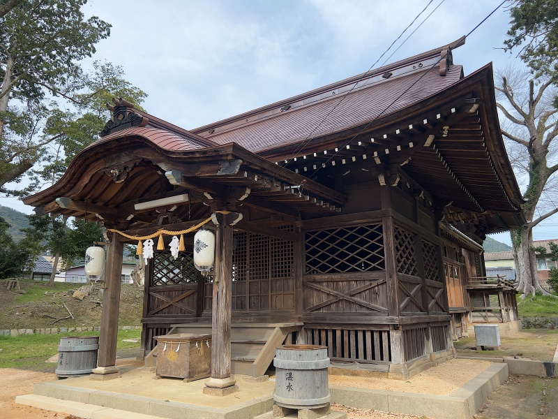 ファイル:築山神社・拝殿.jpg
