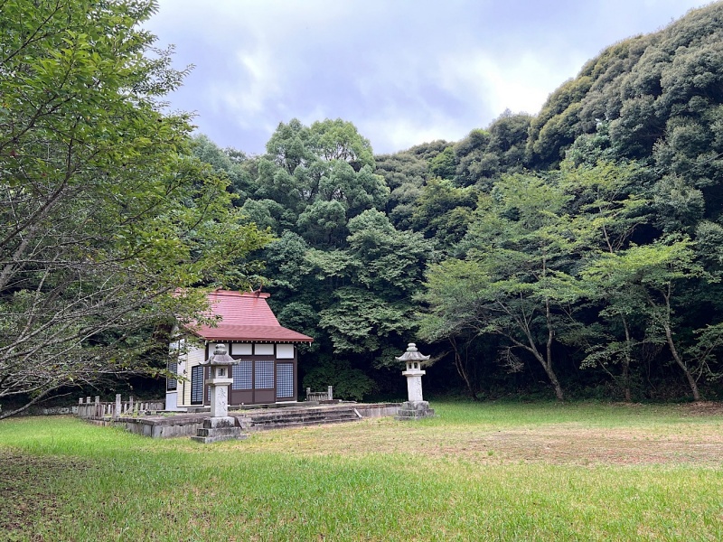 ファイル:船木護国神社・1社殿-11.jpg