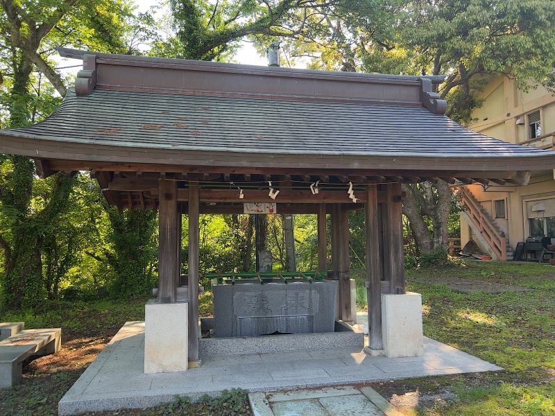 ファイル:藤島神社・手水舎.jpg