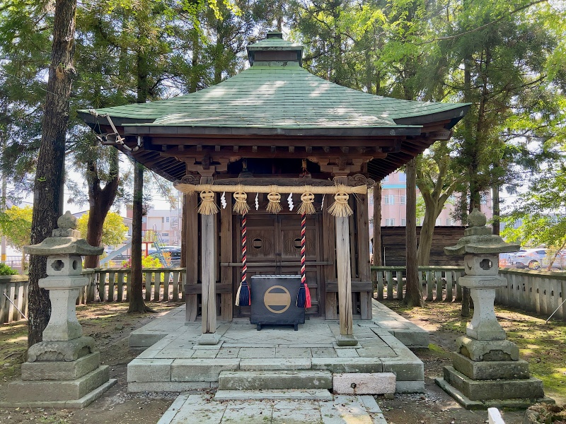 ファイル:藤島神社・新田塚 (10).jpg