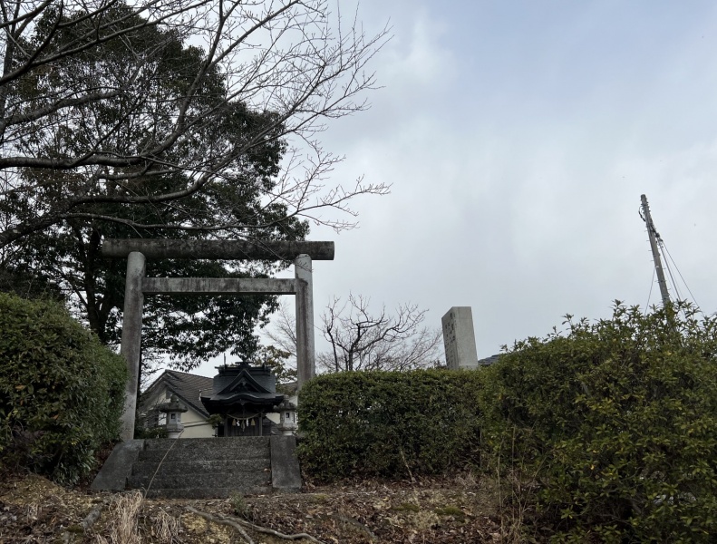 ファイル:赤妻神社・参道 (2).jpg
