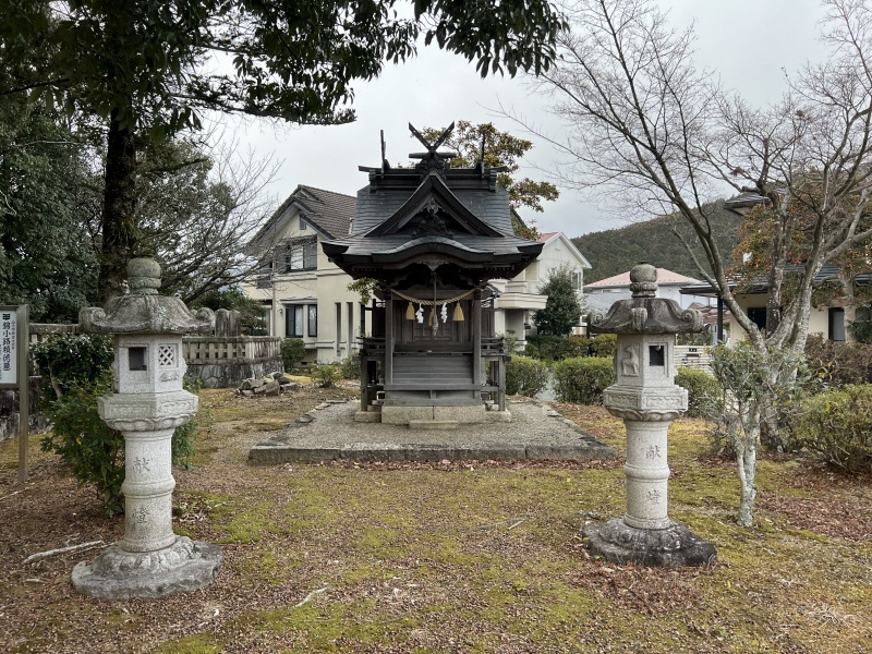 ファイル:赤妻神社・社殿 (2).jpg