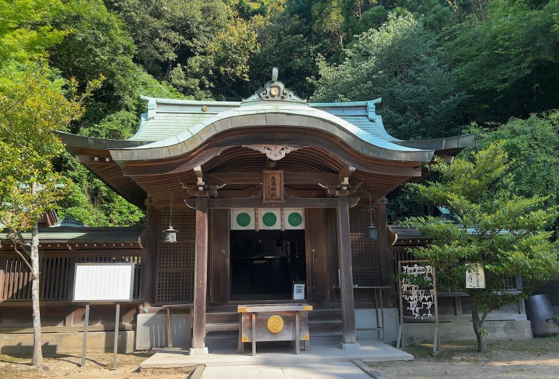 ファイル:赤間神宮・大連神社・拝殿 (1).jpg