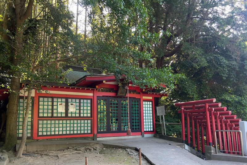 ファイル:赤間神宮・紅石稲荷神社 (2).jpg