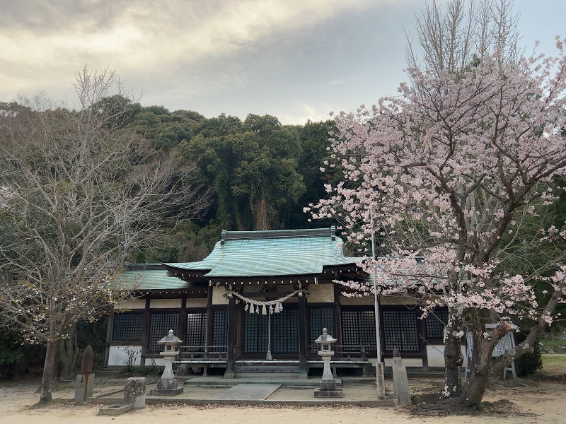 ファイル:防府市護国神社・社殿 (1).jpg