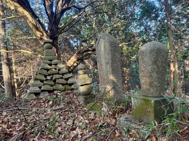 ファイル:飯道山・僧侶墓地-11.jpg