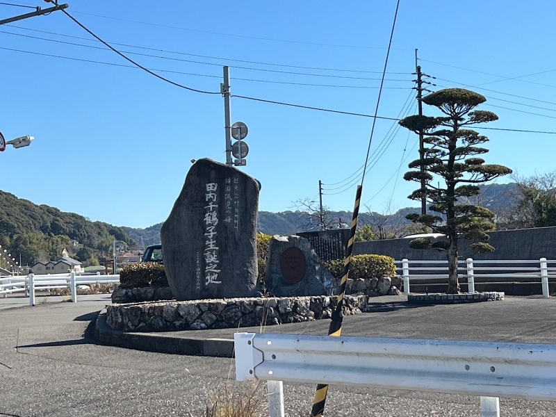 ファイル:高知県護国神社・参道002.jpg