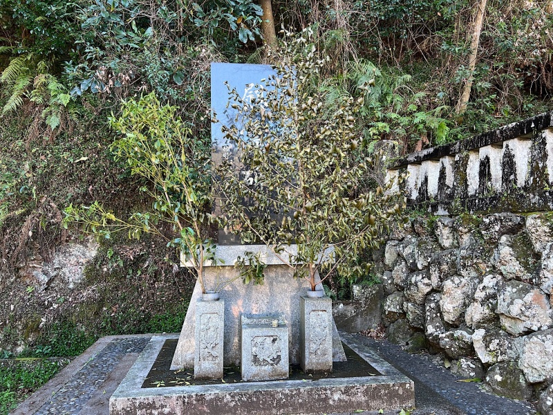 ファイル:高知県護国神社・慰霊碑028.jpg