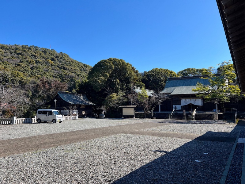 ファイル:高知県護国神社・社殿002.jpg
