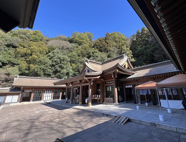 ファイル:鹿児島県護国神社・社殿-12.jpg