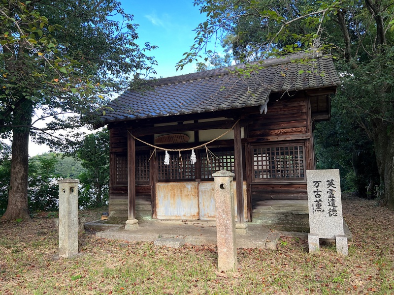 ファイル:麻郷護国神社・1社殿-31.jpg