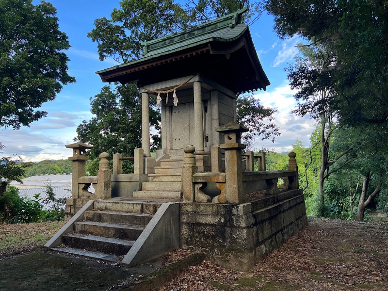 ファイル:麻郷護国神社・1社殿-36.jpg