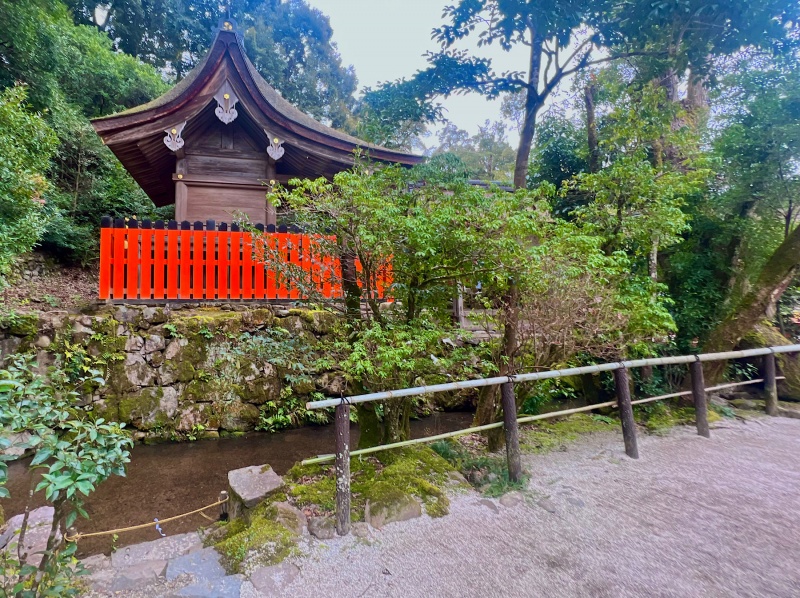 ファイル:C片岡御子神社・本殿03.jpg