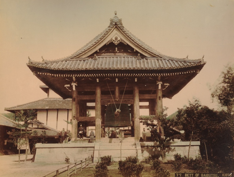 ファイル:KITLV - 110662 - Kusakabe, Kimbei - Bell of Daibutsu in Kyoto in Japan - circa 1890.tif.jpg