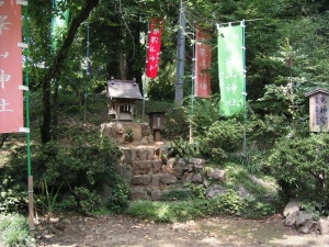 Karasawayama-jinja 004.jpg