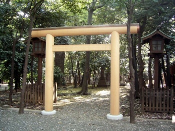 Yasukuni-jinja-saniwa (6).jpg