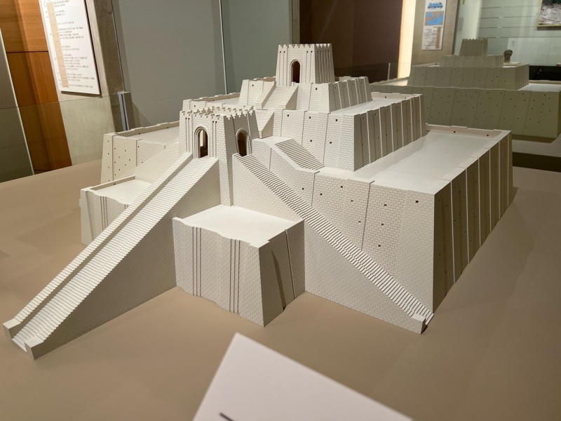 ファイル:光ミュージアム・模型・ウルのナンナ神殿-01.jpg