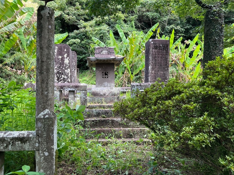 ファイル:川辺護国神社・招魂塚-01.jpg