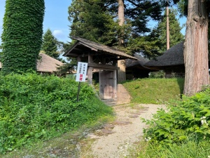 新荘戸沢家瑞雲院墓地・全体-01.jpg