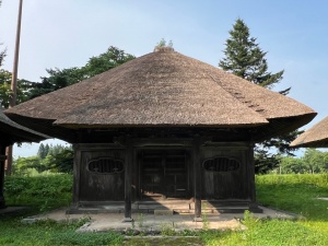 新荘戸沢家瑞雲院墓地・3号棟.jpg