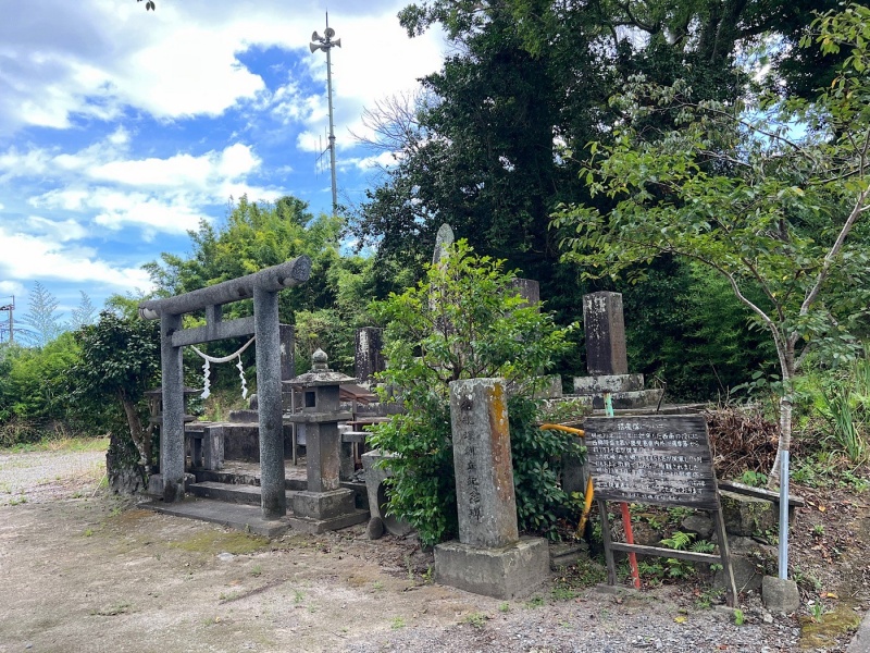 ファイル:枕崎南方神社・招魂塚-01.jpg