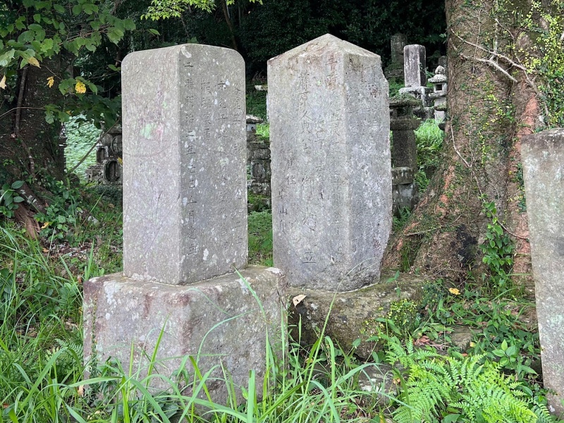 ファイル:知覧島津家西福寺墓地・招魂墓-02.jpg