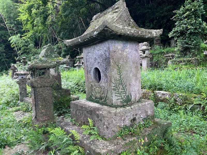 ファイル:知覧島津家西福寺墓地-06.jpg